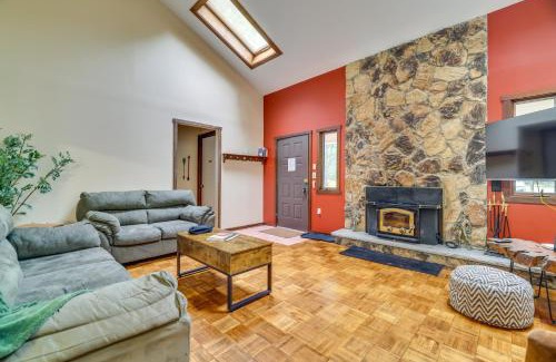 Greentown Casa | Furnished Deck and Fire Pit Lake Wallenpaupack Home