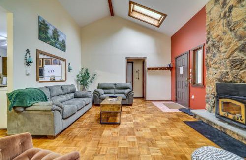 Greentown Casa | Furnished Deck and Fire Pit Lake Wallenpaupack Home
