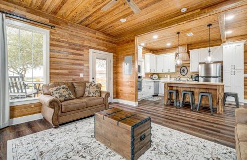 Schulenburg Casa | Furnished Deck and Views Rural Schulenburg Retreat