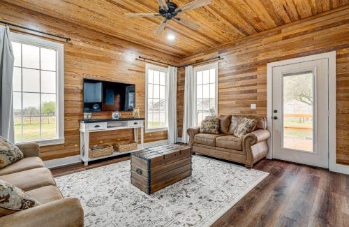 Schulenburg Casa | Furnished Deck and Views Rural Schulenburg Retreat