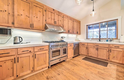 Truckee Cabina | Furnished Deck: Cabin on Northstar Shuttle Route!