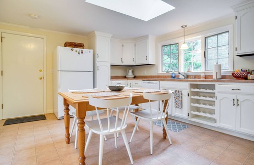 Mashpee Casa | Furnished Deck: Retreat on Mashpee River!