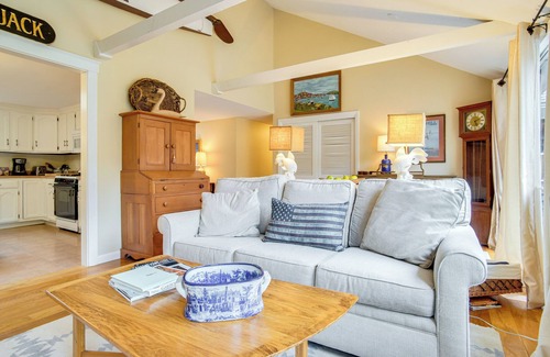 Mashpee Casa | Furnished Deck: Retreat on Mashpee River!