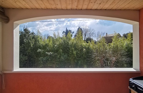 Le Cannet-des-Maures Apartamento | Furnished 2-bedroom apartment "Le Nid des maures", shared pool and jacuzzi