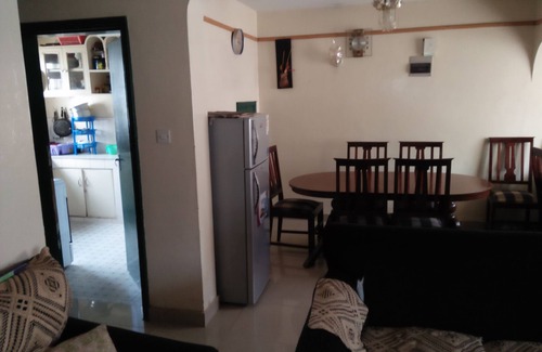 Nairobi West Casa | Casa amueblada con internet wifi rápido.