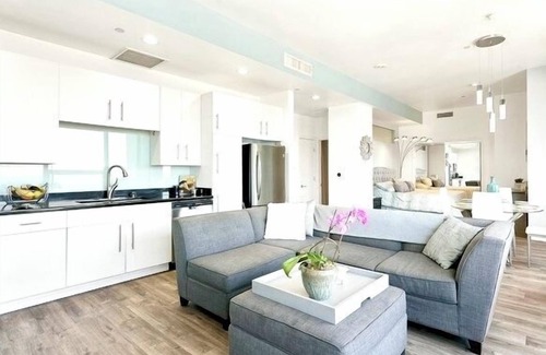 City West Condominio | Furnished Luxury Condo w/2 Free Parking Spots, Utilities Included in Los Angeles