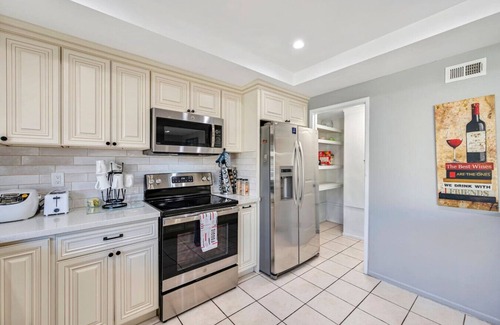 Cypress Casa | Furnished Midterm Rental | Townhome | City Center
