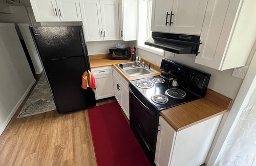 Leicester Apartamento | Furnished private 1 BR 1 BA Apt. UTILITIES INCLUDED W/ WIFI and one car garage