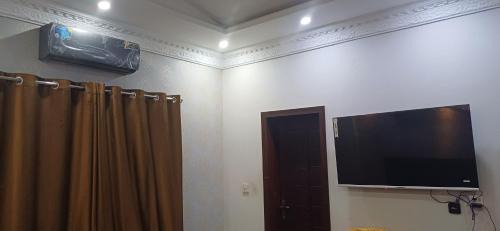 Lahore Casa | Furnished Private 1 BR Ground Floor in DHA