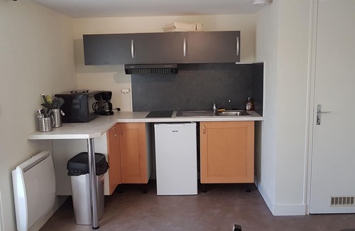 Bagnoles-de-l'Orne Apartamento | estudio amueblado en casa unifamiliar confortable con jardín maduro