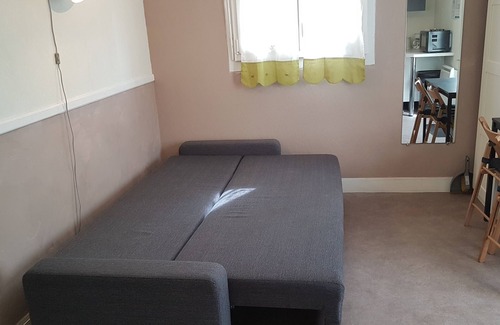 Bagnoles-de-l'Orne Apartamento | estudio amueblado en casa unifamiliar confortable con jardín maduro