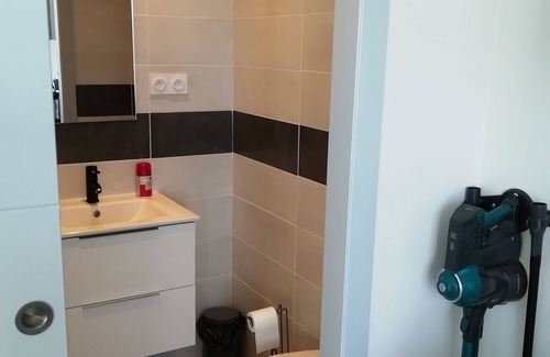 Saint-Malo-du-Bois Apartamento | Furnished studio