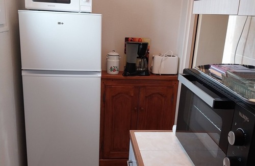 Greoux-les-Bains Apartamento | Furnished studio to rent for spa treatments or vacations pets welcome