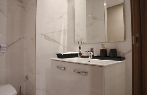 Nouaceur Apartamento | Furnished studio with pool