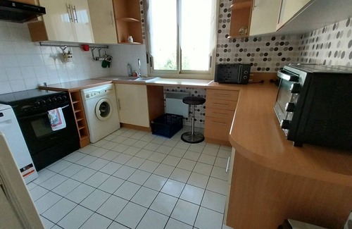 Faubourg-Raines Apartamento | Furnished tourist accommodation between station and city of gastronomy and wine