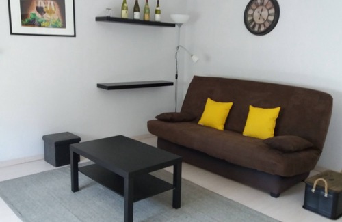 Faubourg-Raines Apartamento | Furnished tourist accommodation between station and city of gastronomy and wine