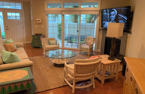 Northeast Virginia Beach Condominio | Furnished Winter Rental; Walk to beach; Ground floor condo;