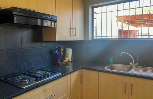 Fish Hoek Casa | Fuss-Free Family home | Pool & Fireplace