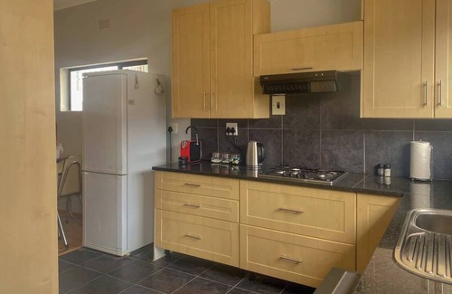 Fish Hoek Casa | Fuss-Free Family home | Pool & Fireplace