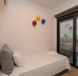 Platia Viktorias Apartamento | Futuristic 2BD Apt by Metro & Pedion Areos Park