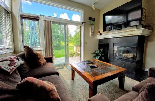 Bretton Woods Casa | FV3 F3 Well appointed Townhome a short walk to the Mount Washington Hotel