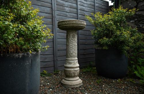 Cairndow Casa | Fyne Byre Cottage - Barn Conversion with Hot Tub