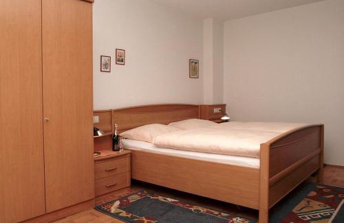 Bad Buchau Apartamento | Gästehaus Zum See Apartment EG