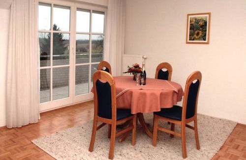Bad Buchau Apartamento | Gästehaus Zum See Apartment EG