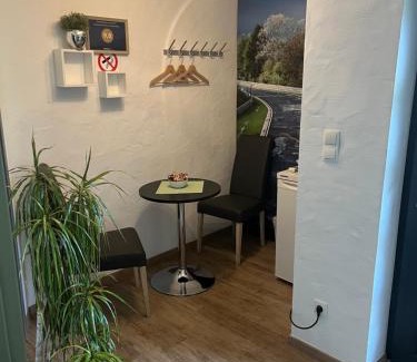 Adenau Cama Y Desayuno | Gästezimmer Melina am Nürburgring