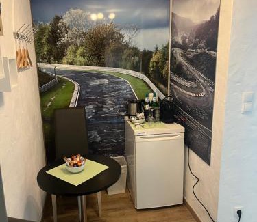 Adenau Cama Y Desayuno | Gästezimmer Melina am Nürburgring