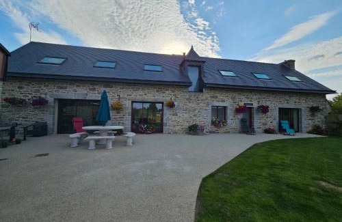 Bourbriac Casa | Gîte à la campagne avec piscine intérieure