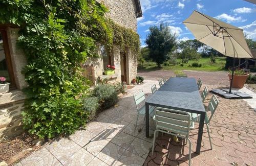Moulins-le-Carbonnel Casa | Gîte écologique de charme avec grand jardin, proche des Alpes Mancelles, idéal famille et amis - FR-1-410-132