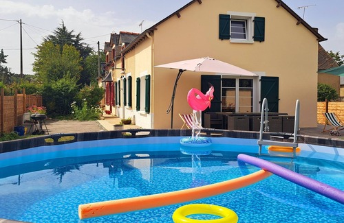 Mohon Cabaña | Gîte** 13 beds, sleeps 20, Jacuzzi, Swimming pool, Billiards, Games tent, Park **.