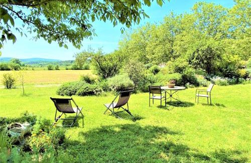 Villeneuve-de-Berg Apartamento | Gîte 2/3p, 80m2, Terrasse ombragée, parc