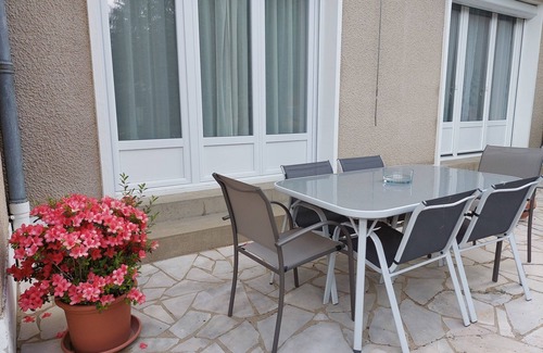 Montmorillon Casa | 3 * cottage, spacious house by the river