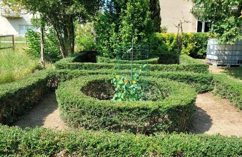Montmorillon Casa | 3 * cottage, spacious house by the river