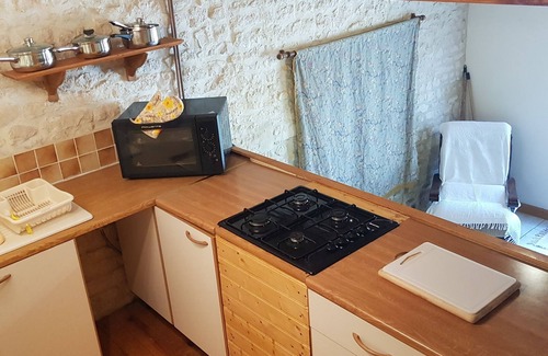Saint-Pierre-de-Juillers Cabaña | Gîte au Bord de la Piscine, Idéal Pour les Familles Avec Ados