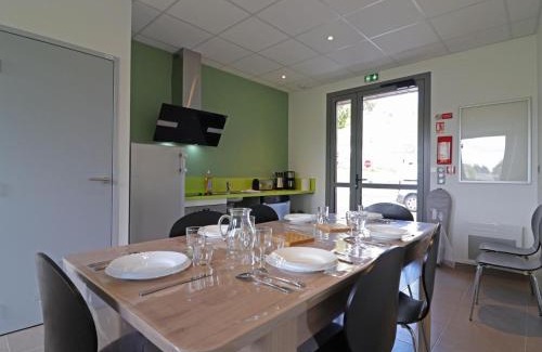 Lonlay-l'Abbaye Apartamento | Gîte adapté aux handicapés, idéal randonneurs et familles - FR-1-497-234