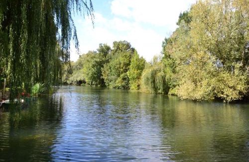 Saint-Genis-d'Hiersac Casa | Gîte au bord de la Charente avec jardin privatif, wifi fibre, vélos et équipements familiaux - FR-1-653-162
