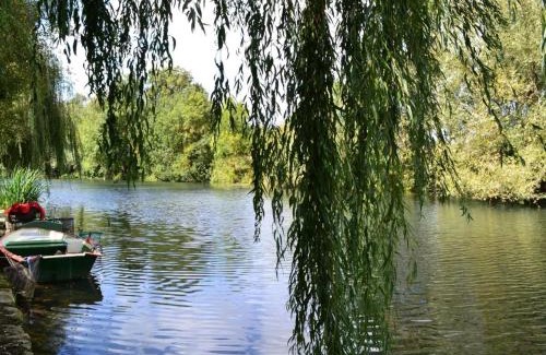 Saint-Genis-d'Hiersac Casa | Gîte au bord de la Charente avec jardin privatif, wifi fibre, vélos et équipements familiaux - FR-1-653-162