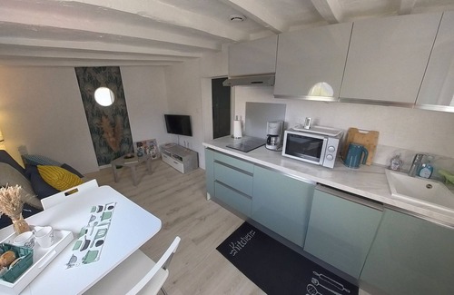 Savigny-en-Veron Casa | Gîte Aux-Enverons