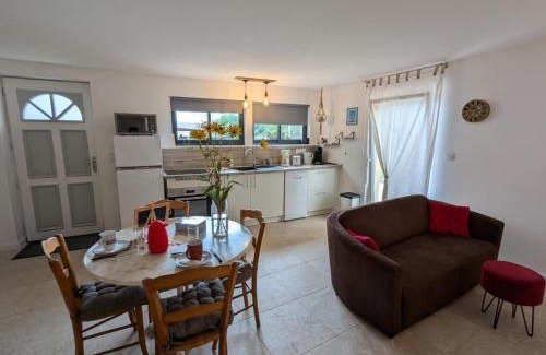 Baignes-Sainte-Radegonde Casa | Gîte avec piscine chauffée, jardin clos et WiFi à Baignes - FR-1-653-264