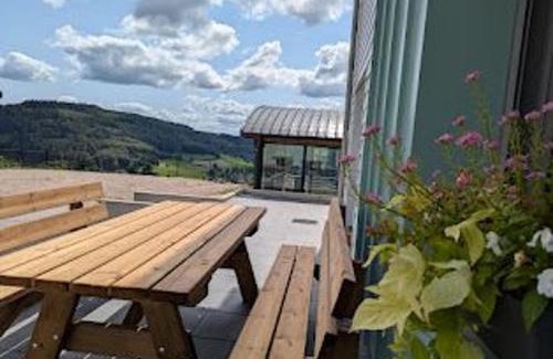 Le Val-d'Ajol Casa | Gîte avec piscine chauffée, spa et vue sur la vallée - FR-1-589-655