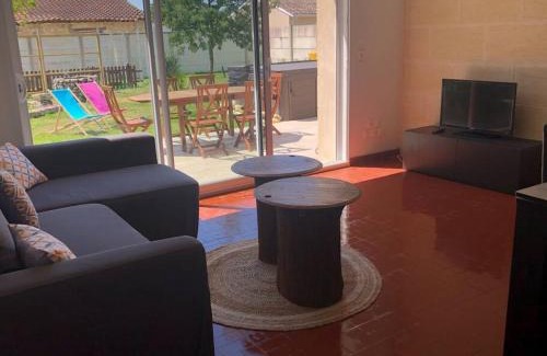 Soussans Casa | Gîte avec spa privatif à 500m de MARGAUX
