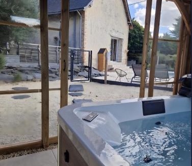 Soucelles Casa | Gîte Bellarca avec piscine et spa