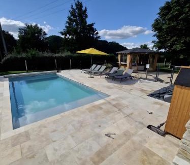 Soucelles Casa | Gîte Bellarca avec piscine et spa