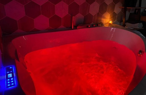 Le Mesnil-en-Vallee Casa | Gîte chaleureux avec jacuzzi