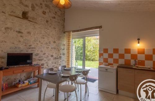 Saint-Christophe-du-Bois Casa | Gîte champêtre proche Puy du Fou avec terrasse, parking privé et tout inclus ! - FR-1-622-31