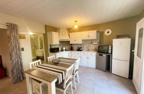 Montbazon Casa | Gîte charmant à Montbazon avec terrasse, jardin et parking - FR-1-381-599