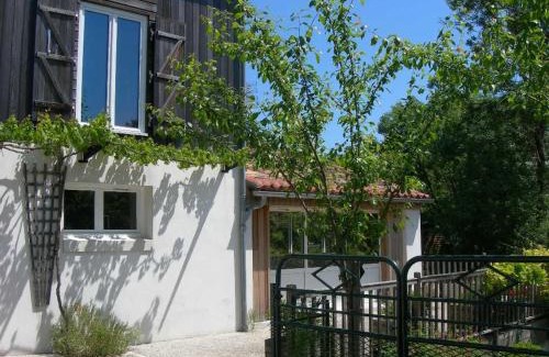 Damvix Casa | Gîte charmant au bord de l'eau avec canoës, terrasse et jardin à Damvix, au cœur du Marais Poitevin. - FR-1-426-354